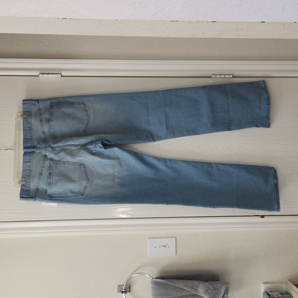 Old Navy - Comfort Straight Jeans.  Size 16 plus. - Picture 2 of 6